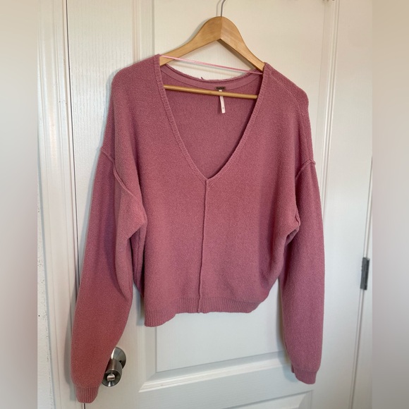 Free People Women’s Pink V-Neck Oversized Sweater - Picture 2 of 7